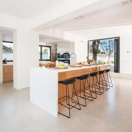 Herberg 1728 Encinas Marbella