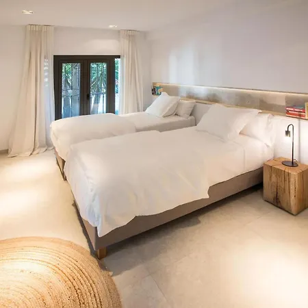 1728 Encinas Penzion Marbella
