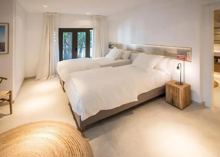 1728 Encinas Penzion Marbella